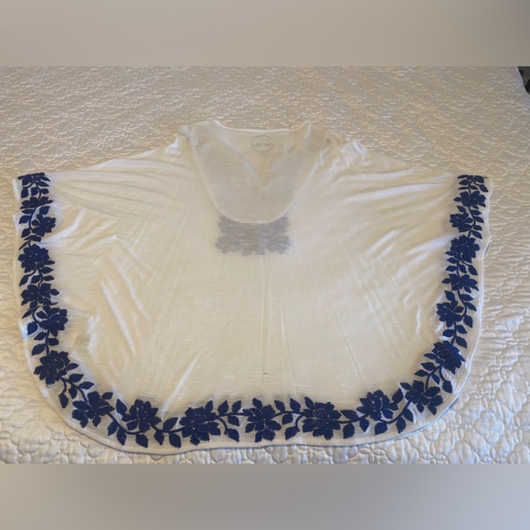 INC white top with blue floral trim. Size XL. lightweight & in good condition - Picture 6 of 9